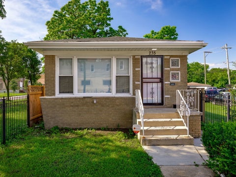 Photo of 235 W 43rd Street, Chicago, IL 60609 (MLS # 12754958)
