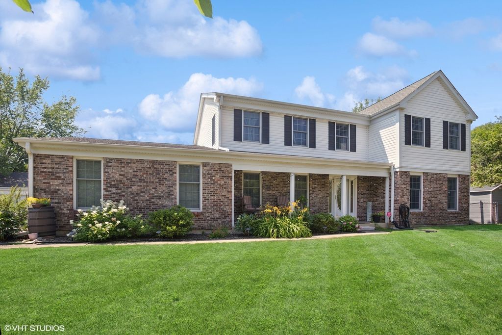 Photo for 523 N Ela Road, Barrington, IL 60010 (MLS # 12500777)