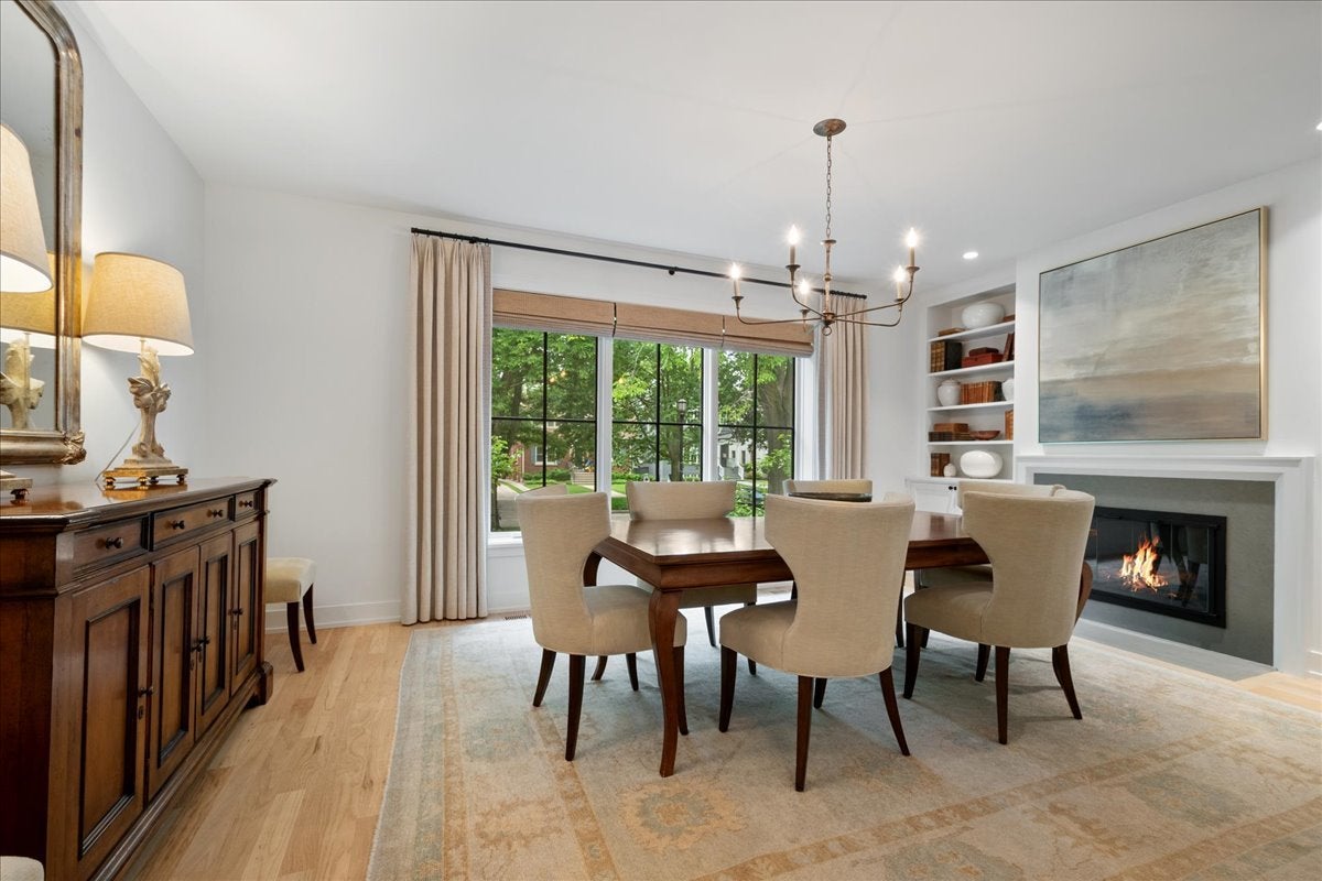 2201 Lincolnwood Drive