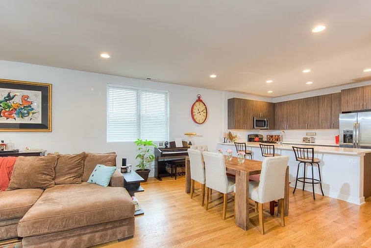 693 N Peoria Street 3S