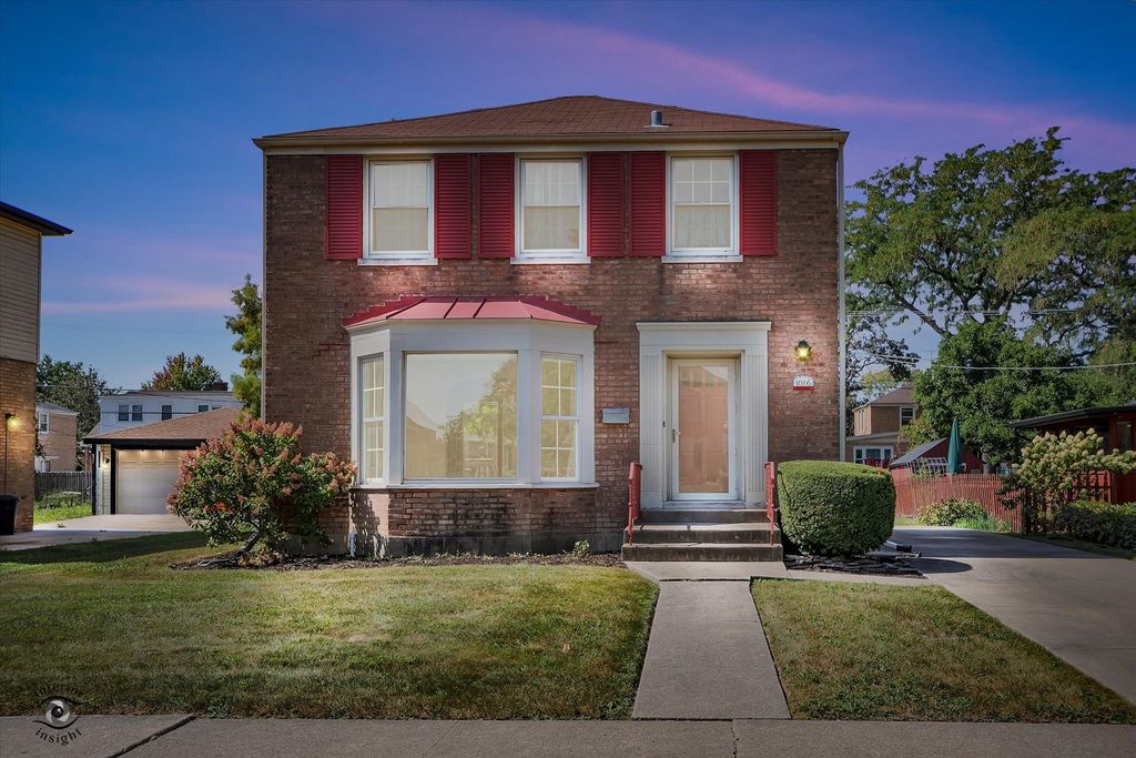 Photo for 1816 Manchester Avenue, Westchester, IL 60154 (MLS # 12492073)