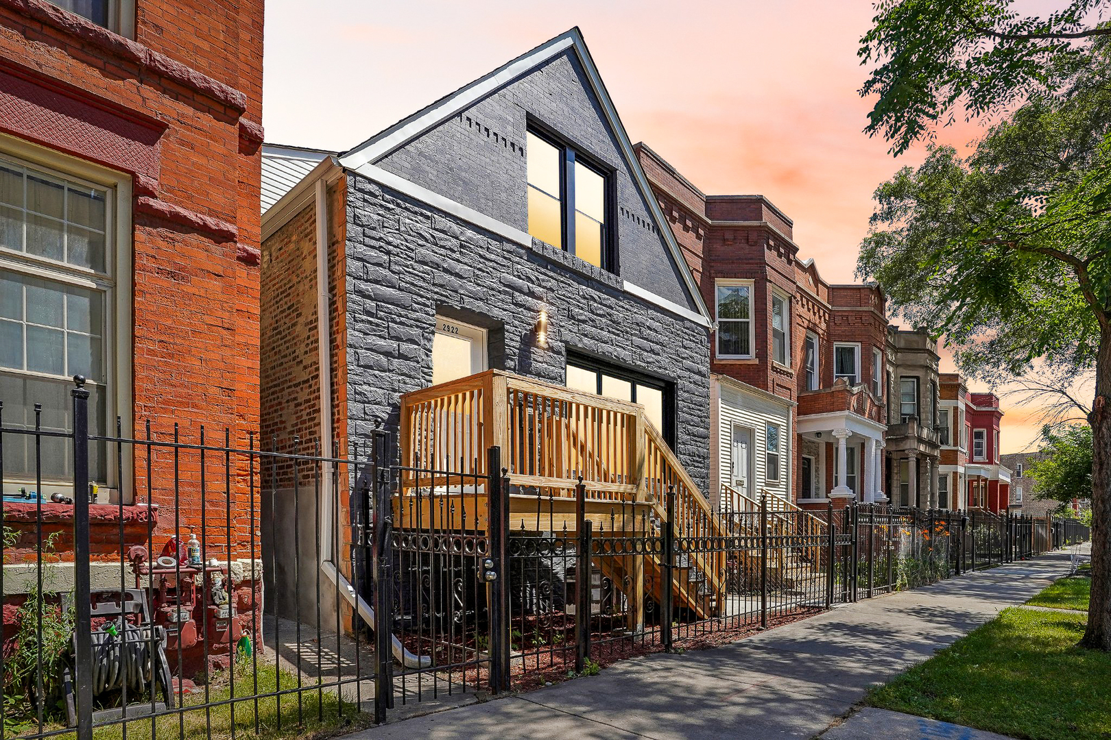 2922 W Polk Street