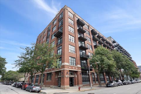 Photo of 1250 W Van Buren Street #704, Chicago, IL 60607 (MLS # 12725316)