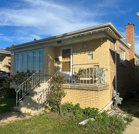 Tiny photo for 5053 S Luna Avenue, Chicago, IL 60638 (MLS # 12514500)