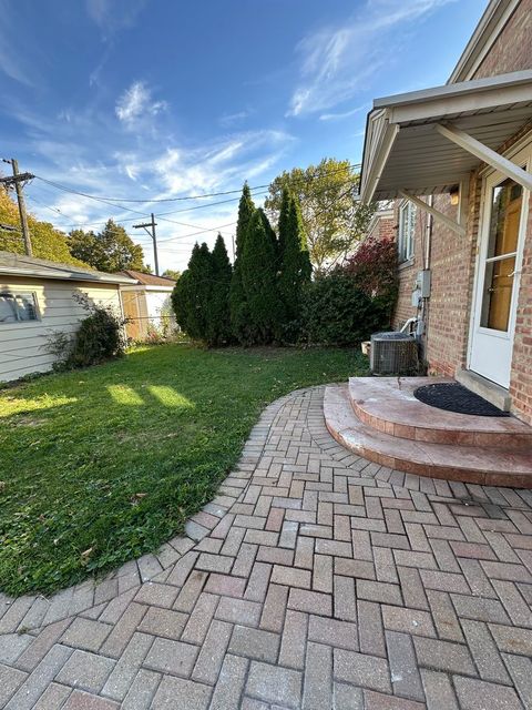 Tiny photo for 5053 S Luna Avenue, Chicago, IL 60638 (MLS # 12514500)