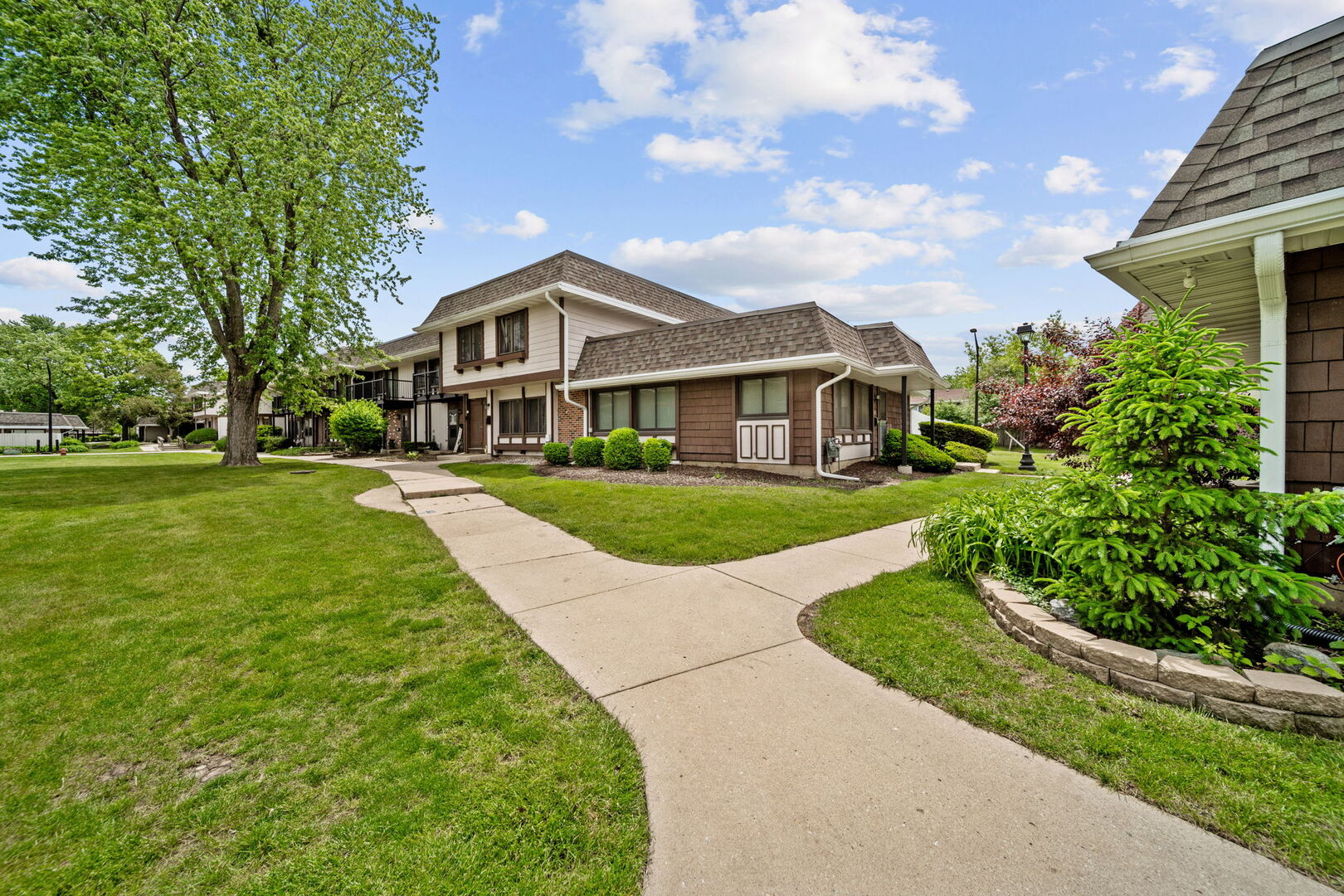 1289 Court D