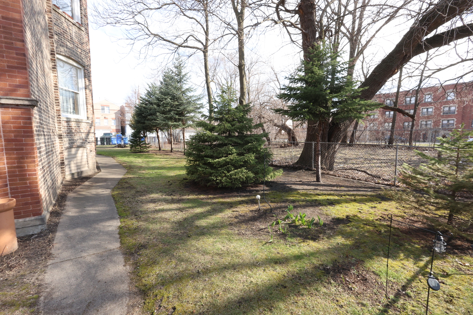 1418 E 69th Place