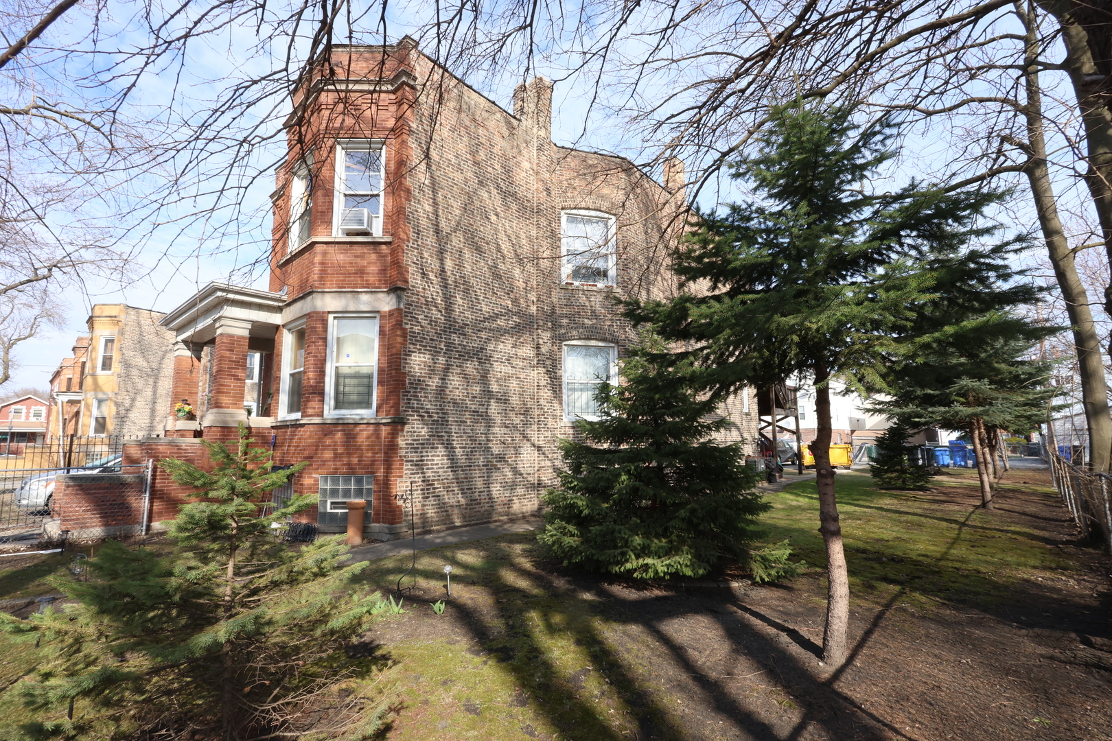 1418 E 69th Place