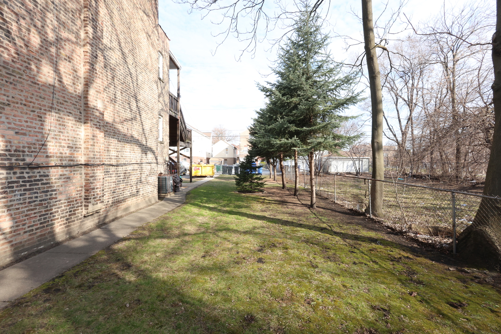 1418 E 69th Place