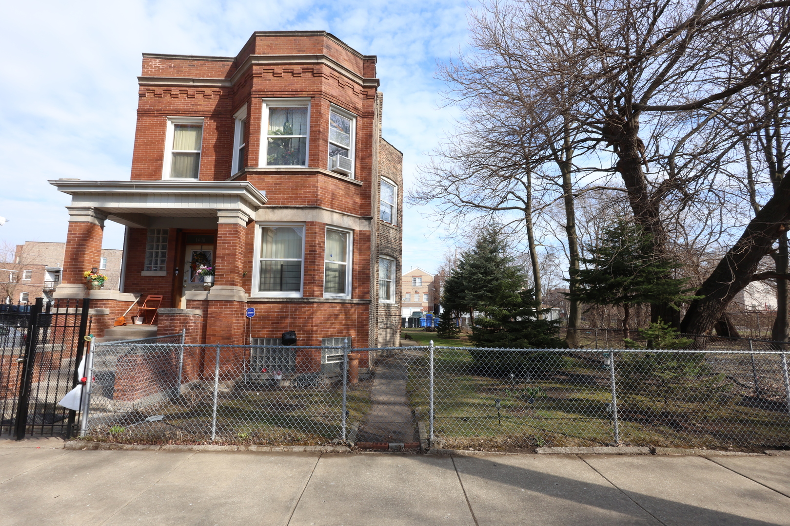 1418 E 69th Place