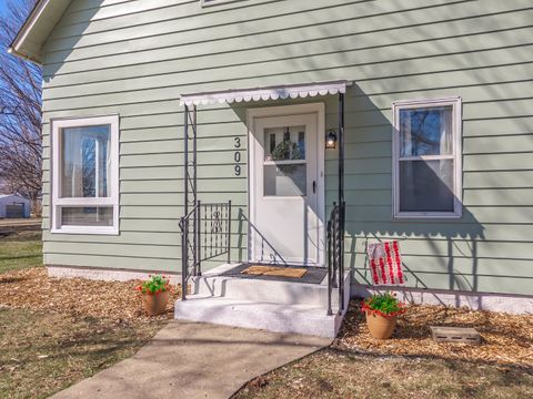 Tiny photo for 309 N Oak Street, Toluca, IL 61369 (MLS # 12591366)
