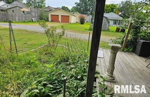 Tiny photo for 614 W College St Street, Harrisburg, IL 62946 (MLS # EB459082)