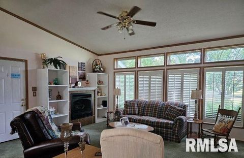 Tiny photo for 614 W College St Street, Harrisburg, IL 62946 (MLS # EB459082)