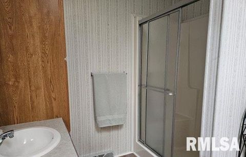 Tiny photo for 614 W COLLEGE Street, Harrisburg, IL 62946 (MLS # EB459082)