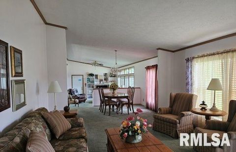 Tiny photo for 614 W College St Street, Harrisburg, IL 62946 (MLS # EB459082)