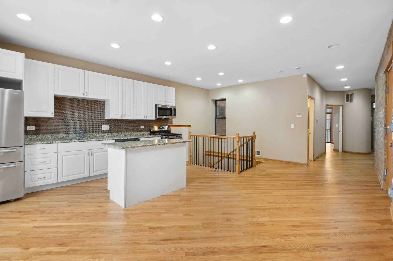 2120 W 35th Street 101