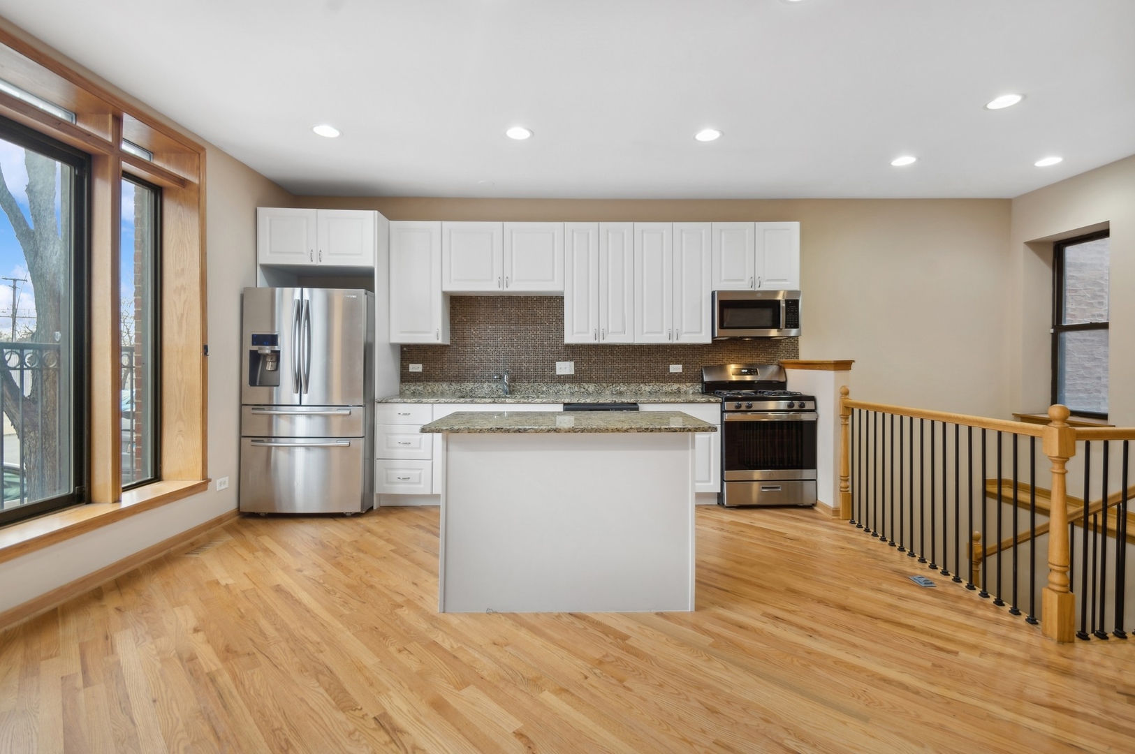 2120 W 35th Street 101