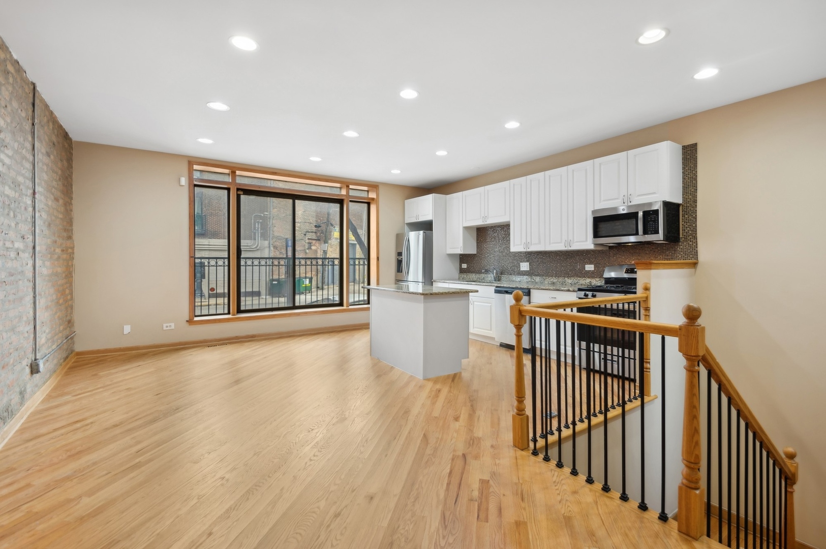 2120 W 35th Street 101