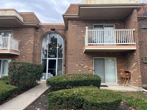 2426 N Kennicott Drive 1B Arlington Heights IL 60004