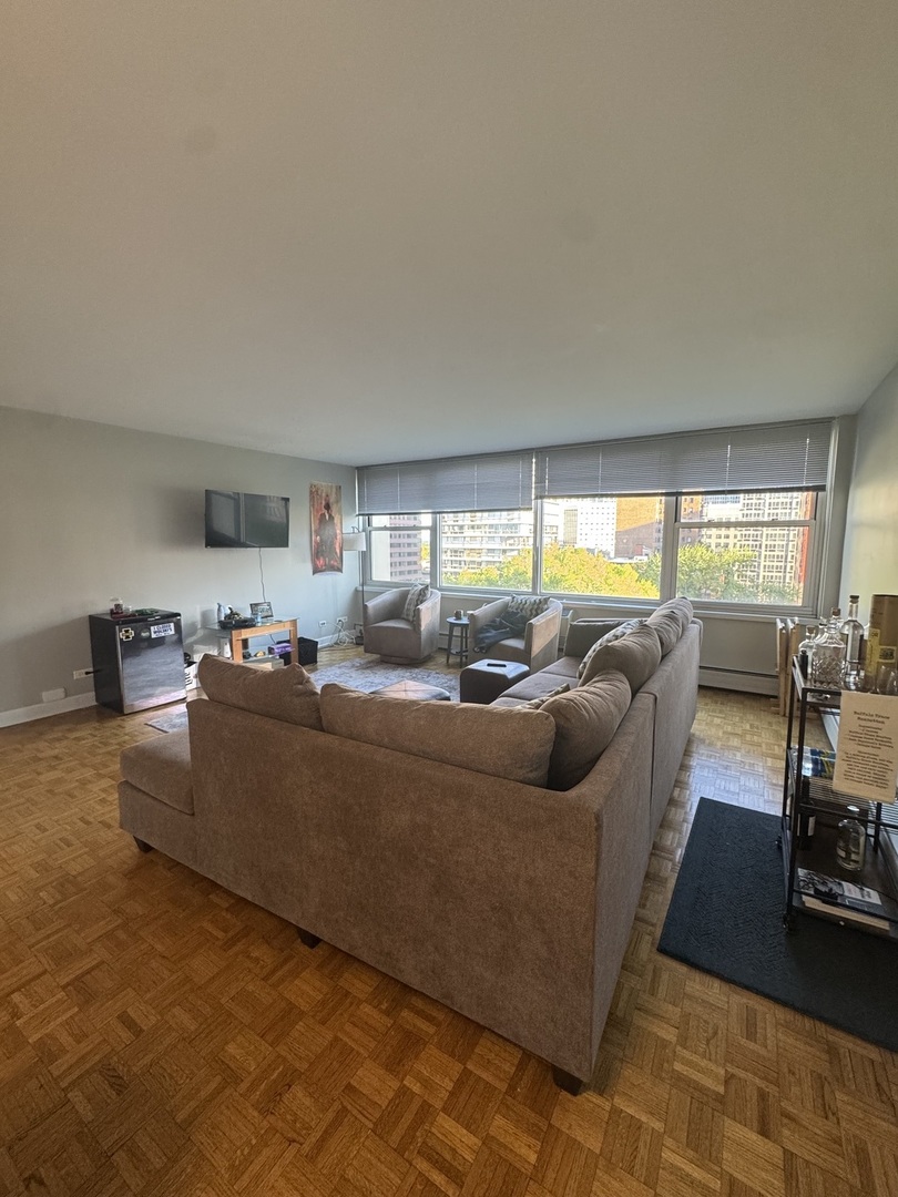 336 W Wellington Avenue 1001