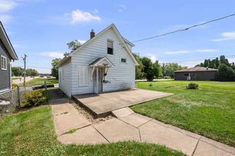 Tiny photo for 2421 34th Street, Moline, IL 61265 (MLS # 12749559)