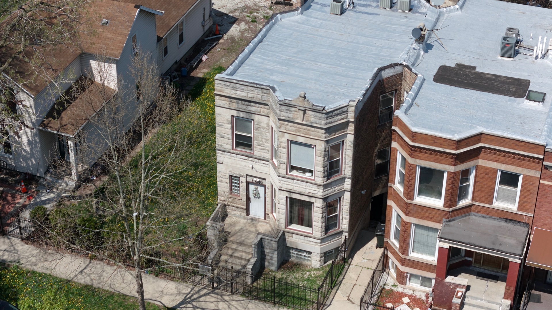 2822 W FLOURNOY Street