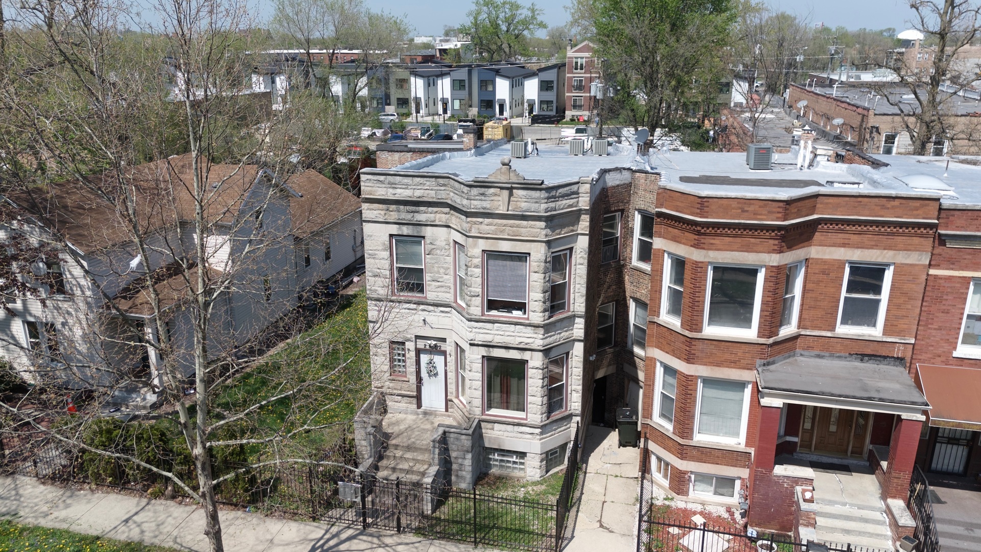 2822 W FLOURNOY Street