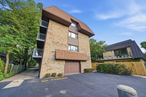 Tiny photo for 6233 N NIAGARA Avenue #4A, Chicago, IL 60631 (MLS # 12689633)