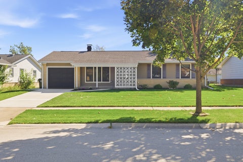Photo of 45 Avon Road, Elk Grove Village, IL 60007 (MLS # 12779774)