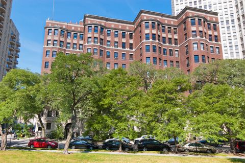 2600 N Lakeview Avenue 7E Chicago IL 60614