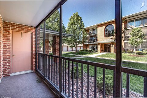 Tiny photo for 5031 Circle Drive #207, Crestwood, IL 60418 (MLS # 12638594)