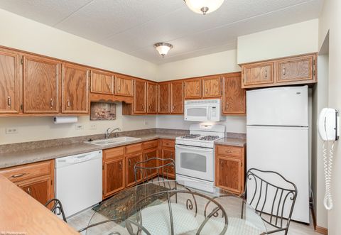 Tiny photo for 5031 Circle Drive #207, Crestwood, IL 60418 (MLS # 12638594)
