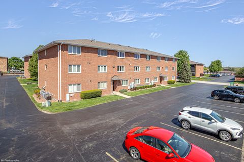 Tiny photo for 5031 Circle Drive #207, Crestwood, IL 60418 (MLS # 12638594)
