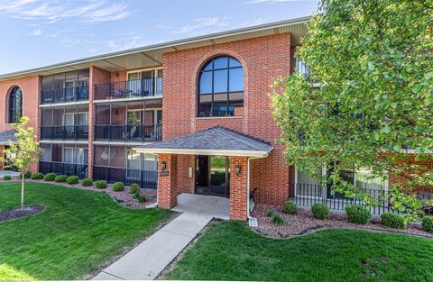 Photo of 5031 Circle Drive #207, Crestwood, IL 60418 (MLS # 12638594)