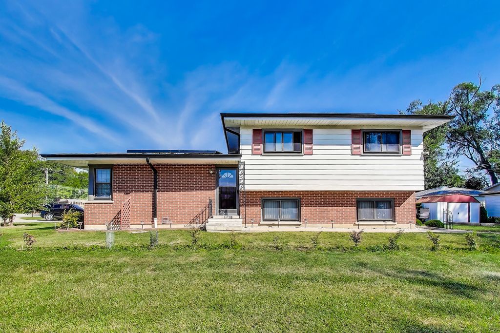 Photo for 401 N Wood Dale Road, Wood Dale, IL 60191 (MLS # 12501588)