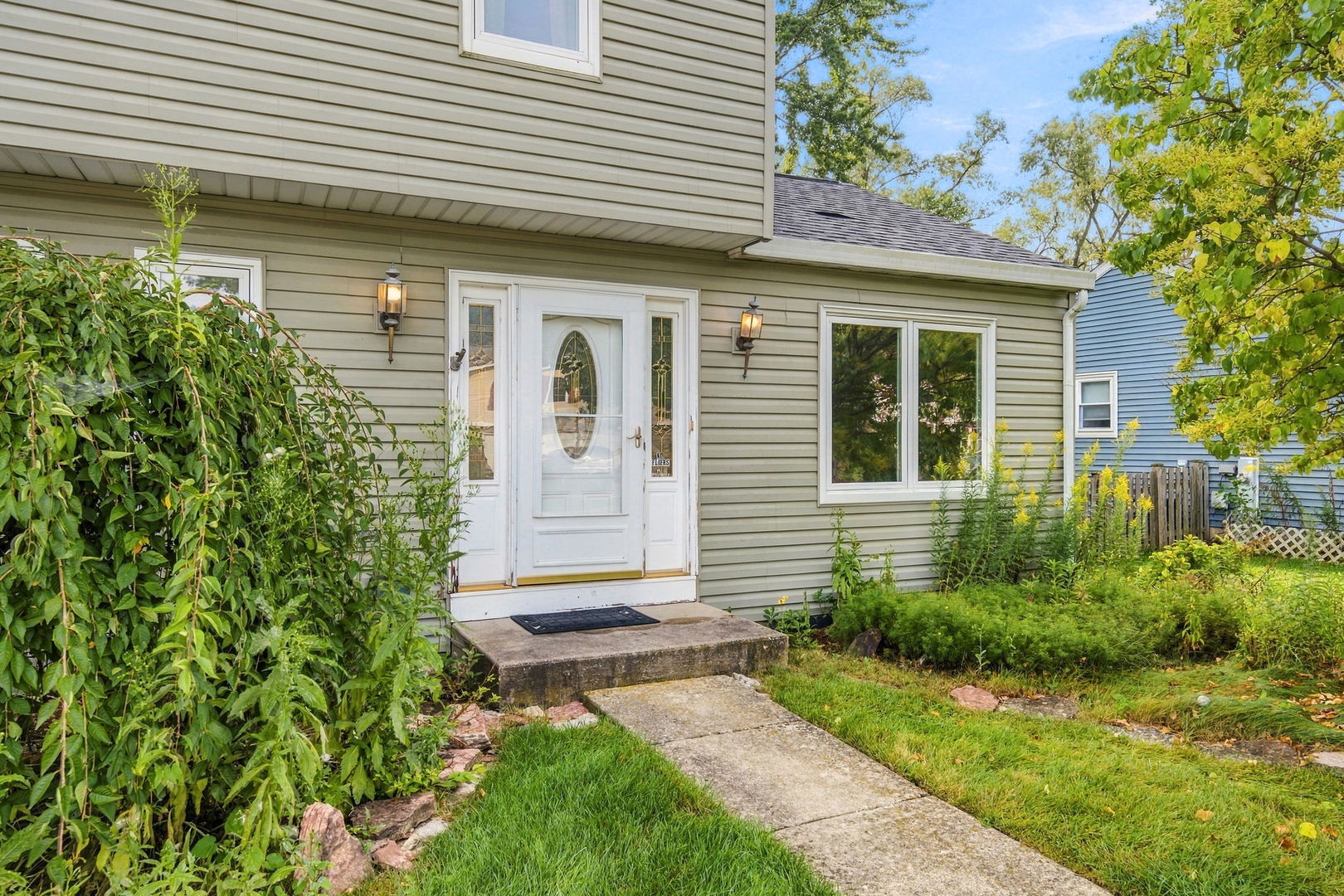 3S171 Lakeview Court