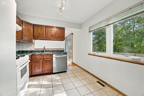Tiny photo for 3S171 Lakeview Court, Warrenville, IL 60555 (MLS # 12759287)