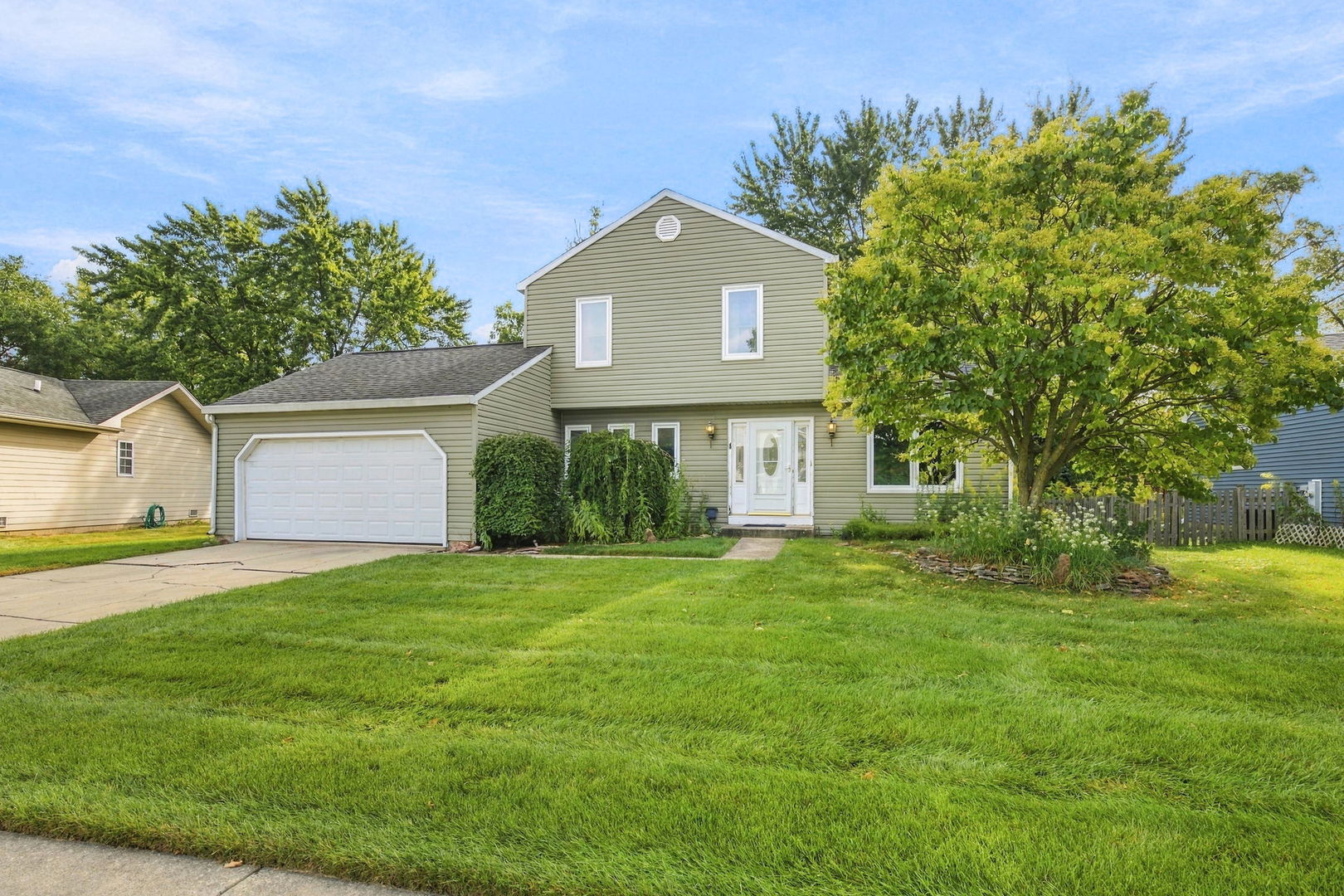 3S171 Lakeview Court