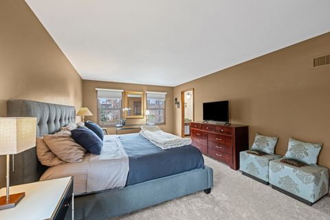 Tiny photo for 220 Dover Circle, Lincolnshire, IL 60069 (MLS # 12631371)