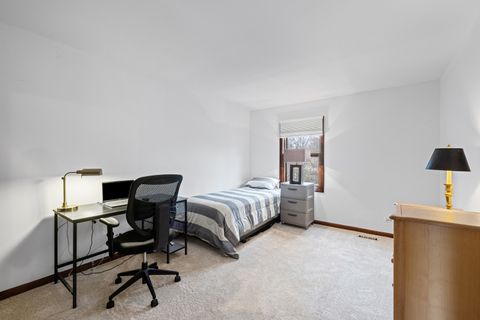 Tiny photo for 220 Dover Circle, Lincolnshire, IL 60069 (MLS # 12631371)