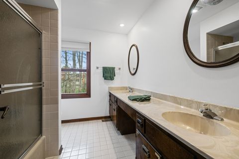 Tiny photo for 220 Dover Circle, Lincolnshire, IL 60069 (MLS # 12631371)