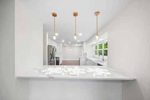 Tiny photo for 1017 Juniper Parkway, Libertyville, IL 60048 (MLS # 12503146)