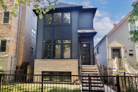 Photo of 1716 W Berwyn Avenue, Chicago, IL 60640 (MLS # 12762354)