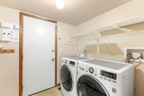 Tiny photo for 441 Wright Drive, Lake In The Hills, IL 60156 (MLS # 12486436)