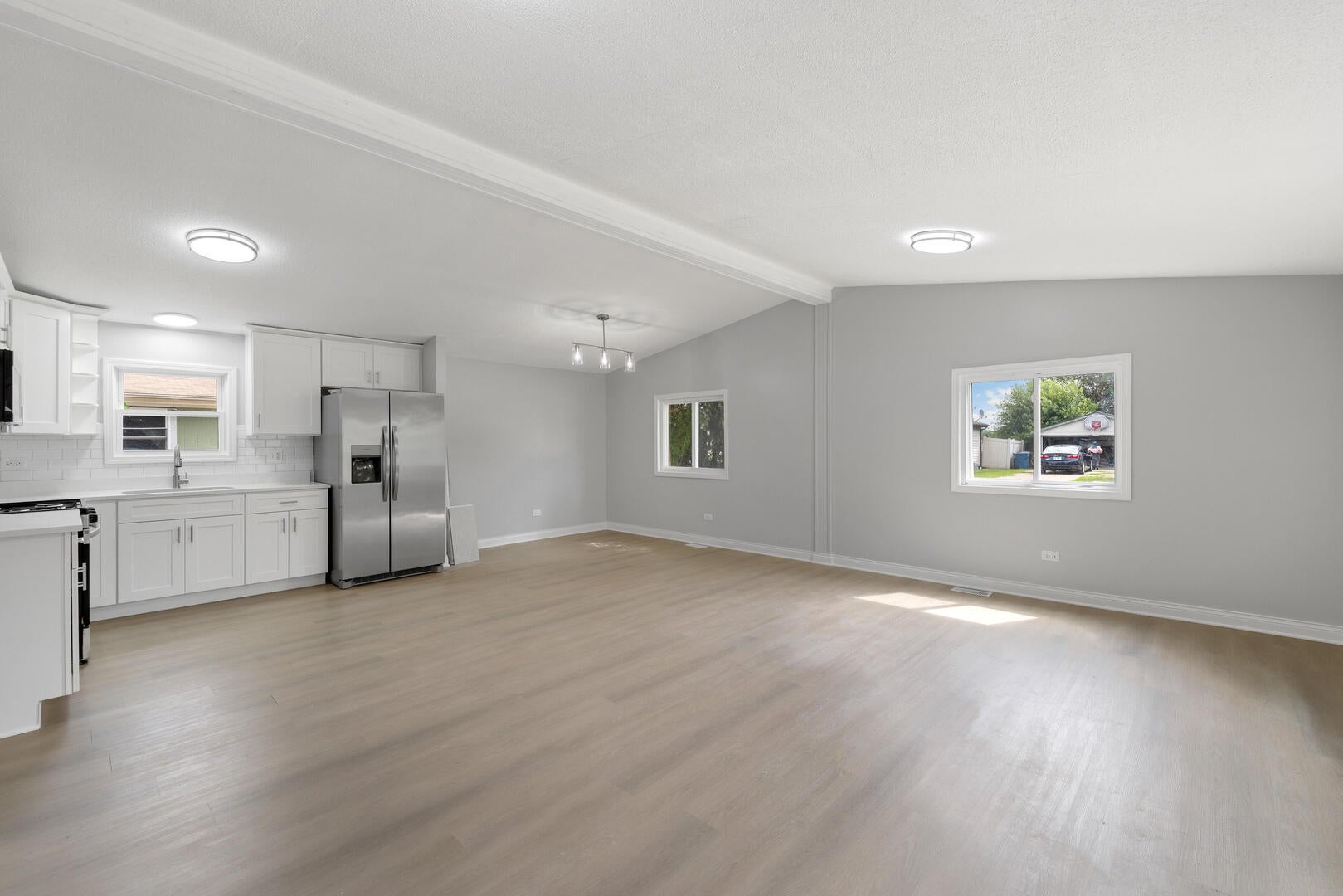 1139 W Barry Lane