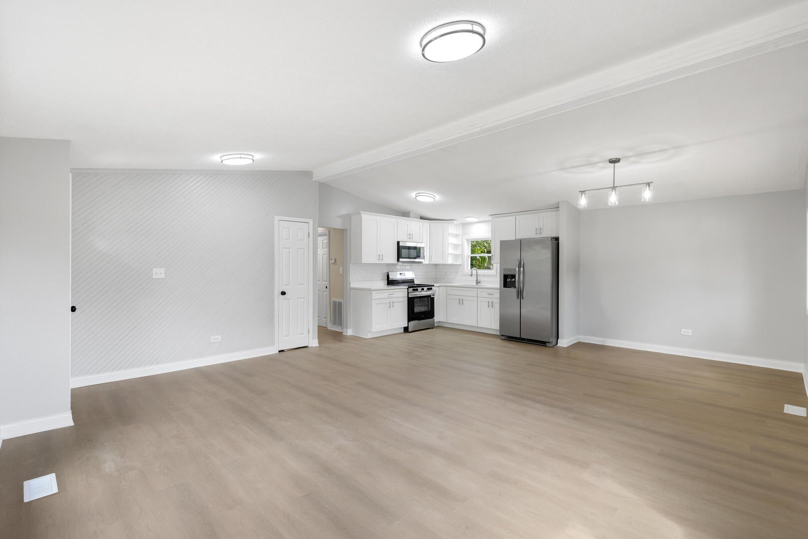 1139 W Barry Lane
