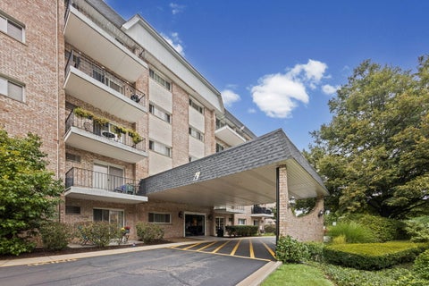 Tiny photo for 1000 S LORRAINE Road #110, Wheaton, IL 60189 (MLS # 12764514)