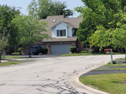 Photo of 18324 Pond View Court, Tinley Park, IL 60477 (MLS # 12390606) Photo of 18324 Pond View Court, Tinley Park, IL 60477 (MLS # 12390606)