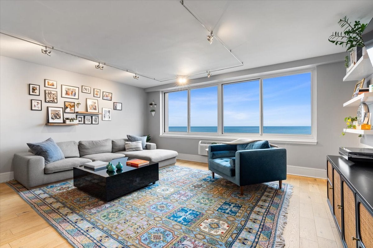 1440 N LAKE SHORE Drive 25E