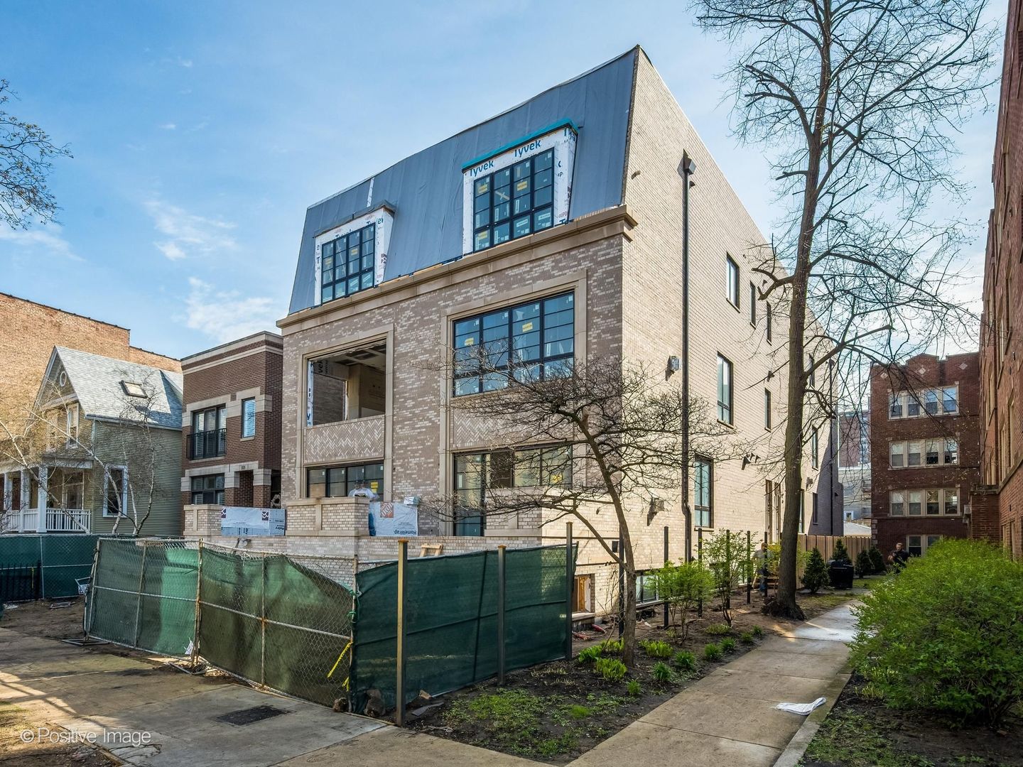 3923 N Janssen Avenue 2E